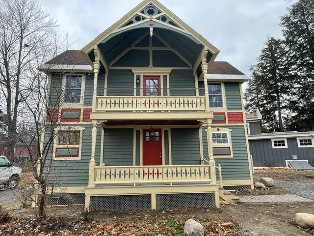 Victorian restoration, three-color finish by Old Coach Pro Painting House Painter & Painting Contractor